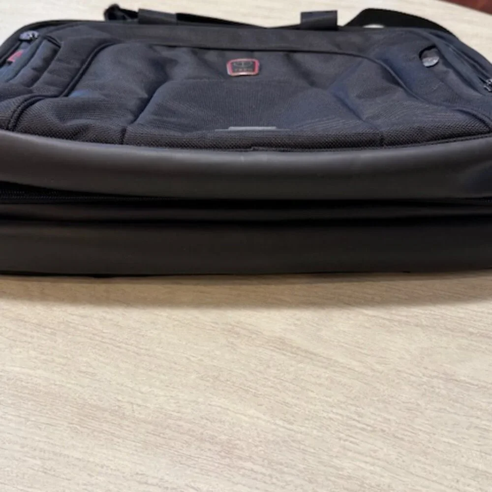 Tumi T-Tech laptop bag/briefcase.